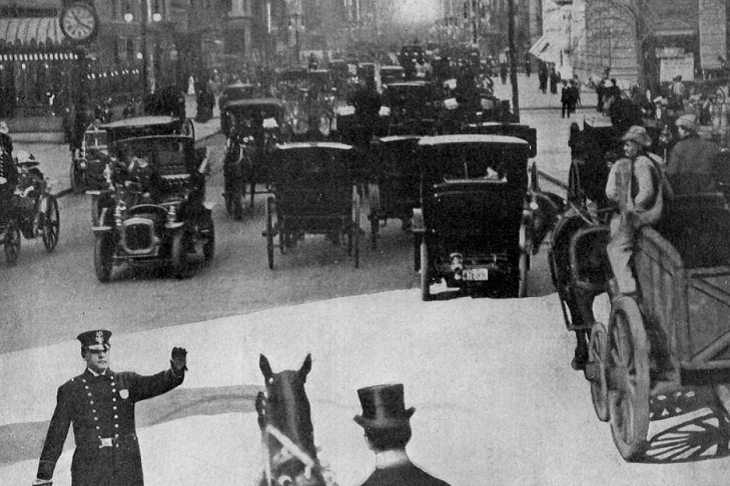 Manhattan street traffic in 1909